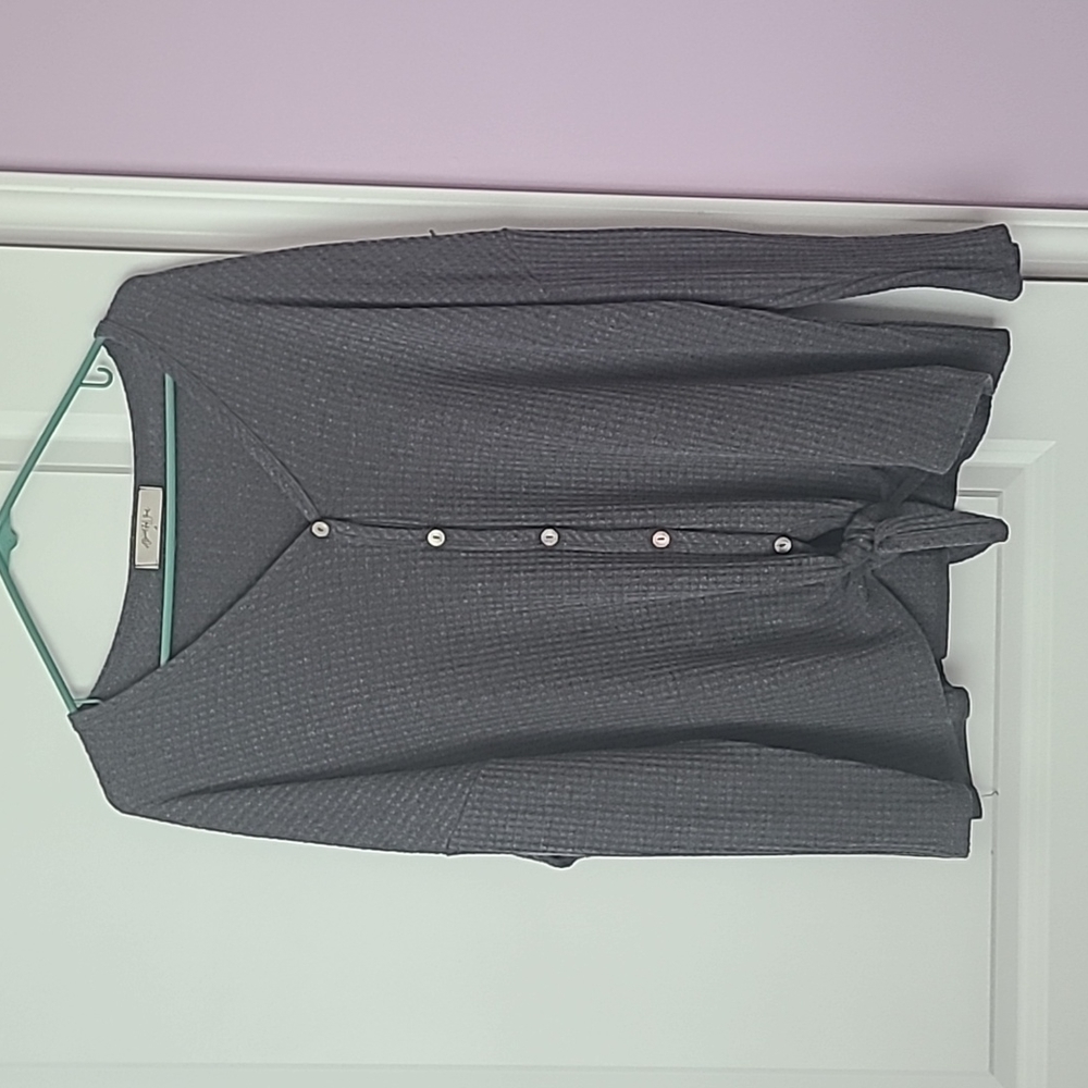 ✨️FINAL PRICE✨️Long sleeved Front Tie Top